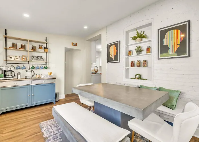2 Brs & Space To Spread Out, Pets Ok, Coffee Bar * Brookfield